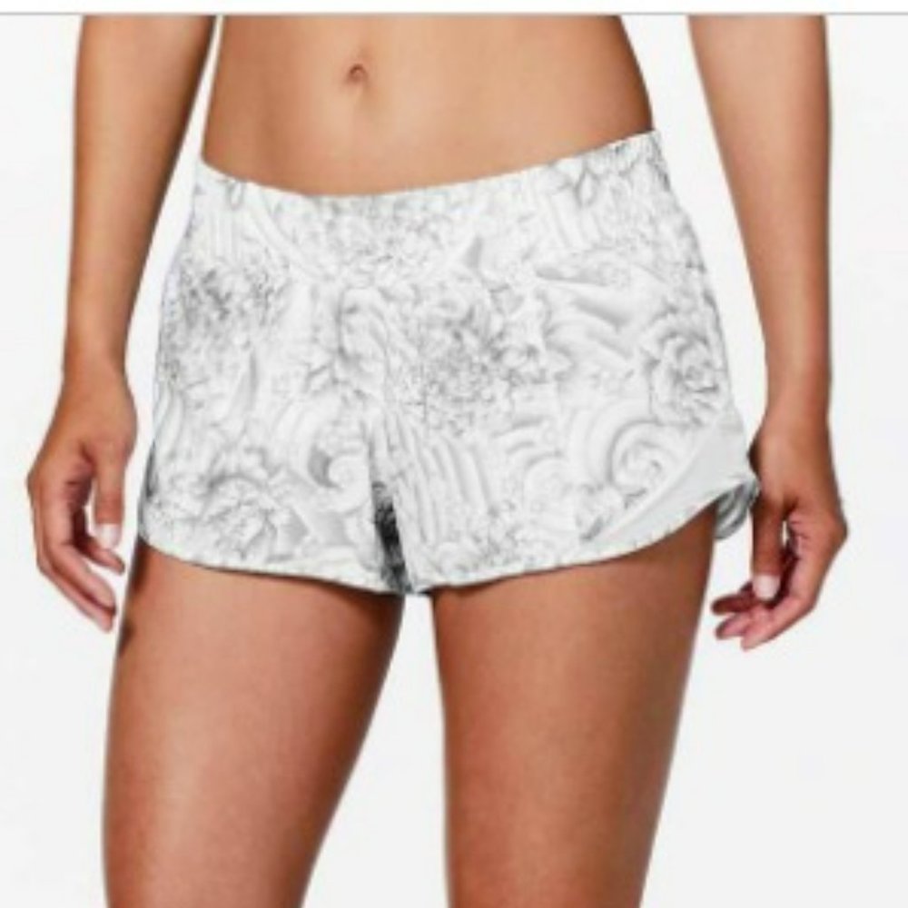 Lululemon Hotty Hot Low- Rise Short 2.5"  TWINE WHITE MULTI